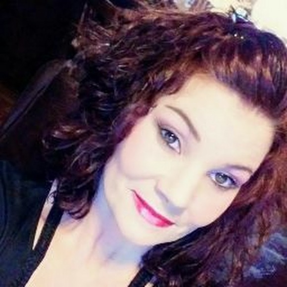 Meet your Posher, Pamela - Picture 1 of 1